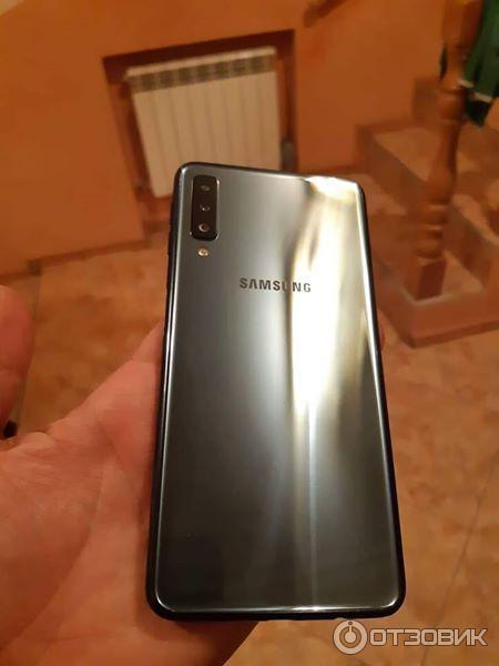 Смартфон Samsung Galaxy A7 2018 фото